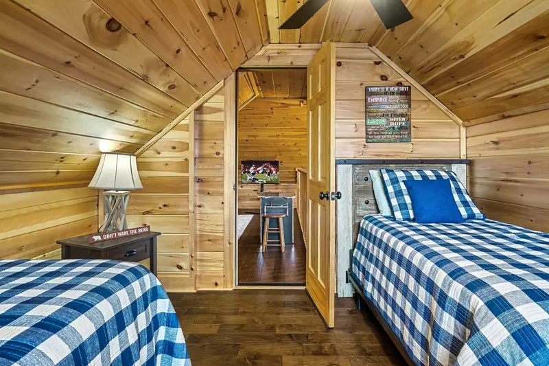 LAZY BEAR LODGE