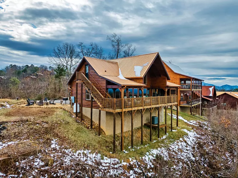 LAZY BEAR LODGE