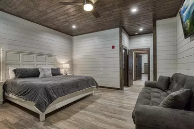 LUCID DREAMS LODGE