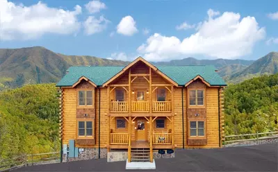 13 bedroom cabin in Pigeon Forge Majestic View Lodge