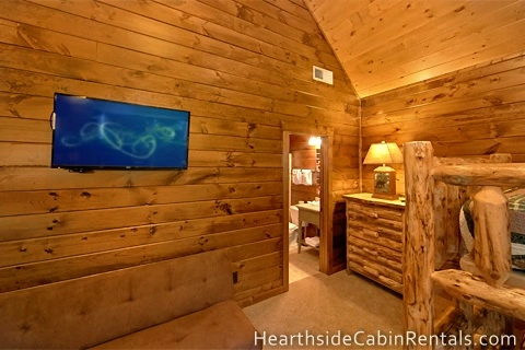 8 bedroom cabin in Pigeon Forge with private bath, flat-screen tv and lofted ceilings. 