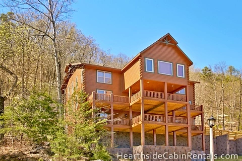 Side view of the 8 bedroom cabin in Pigeon Forge Mountain Top Retreat.