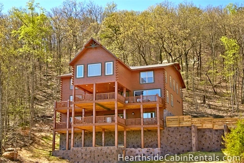 Full view of the 8 bedroom cabin in Pigeon Forge Mountain Top Retreat.