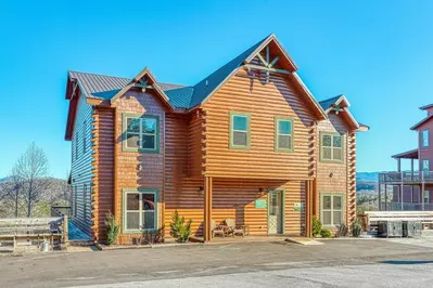 MOUNTAIN SPLASH LODGE