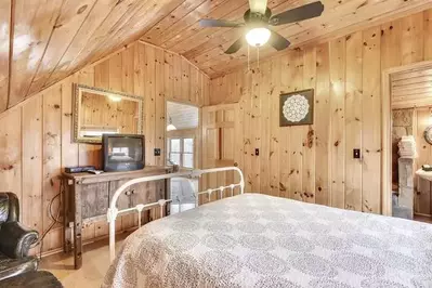 SECLUDED HIDEAWAY