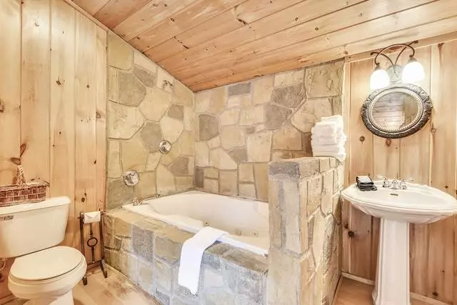 SECLUDED HIDEAWAY