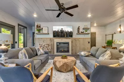 SLEEPING BEAR LODGE