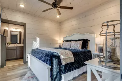 SLEEPING BEAR LODGE