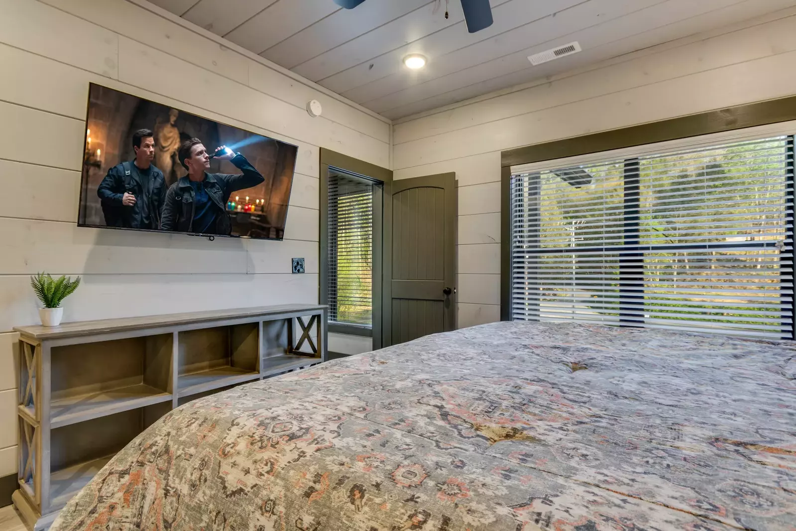 SLEEPING BEAR LODGE