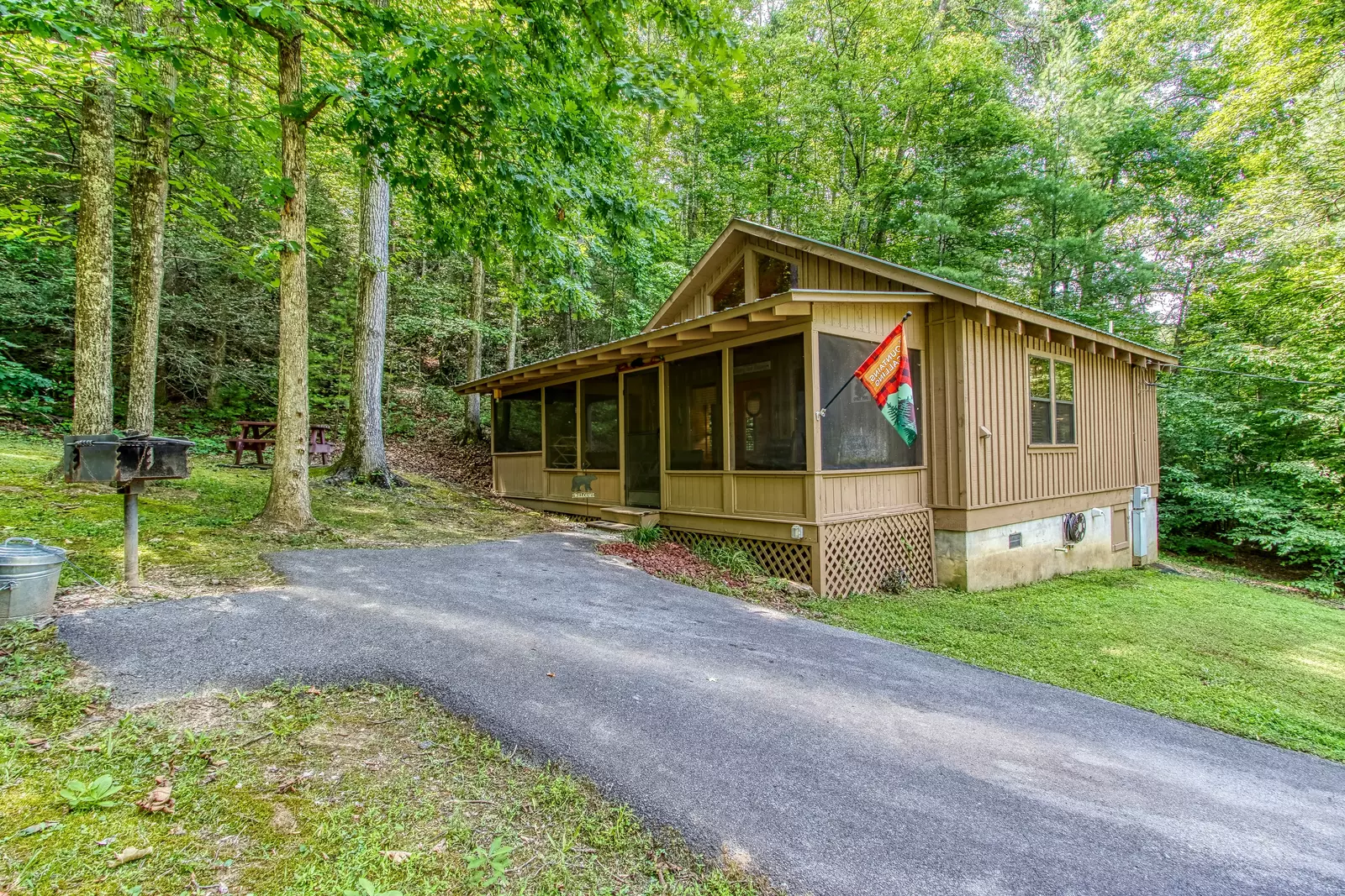 SLEEPING BEAR HIDEAWAY