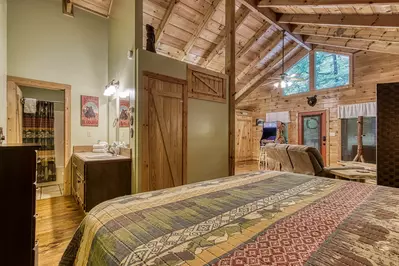 SLEEPING BEAR HIDEAWAY