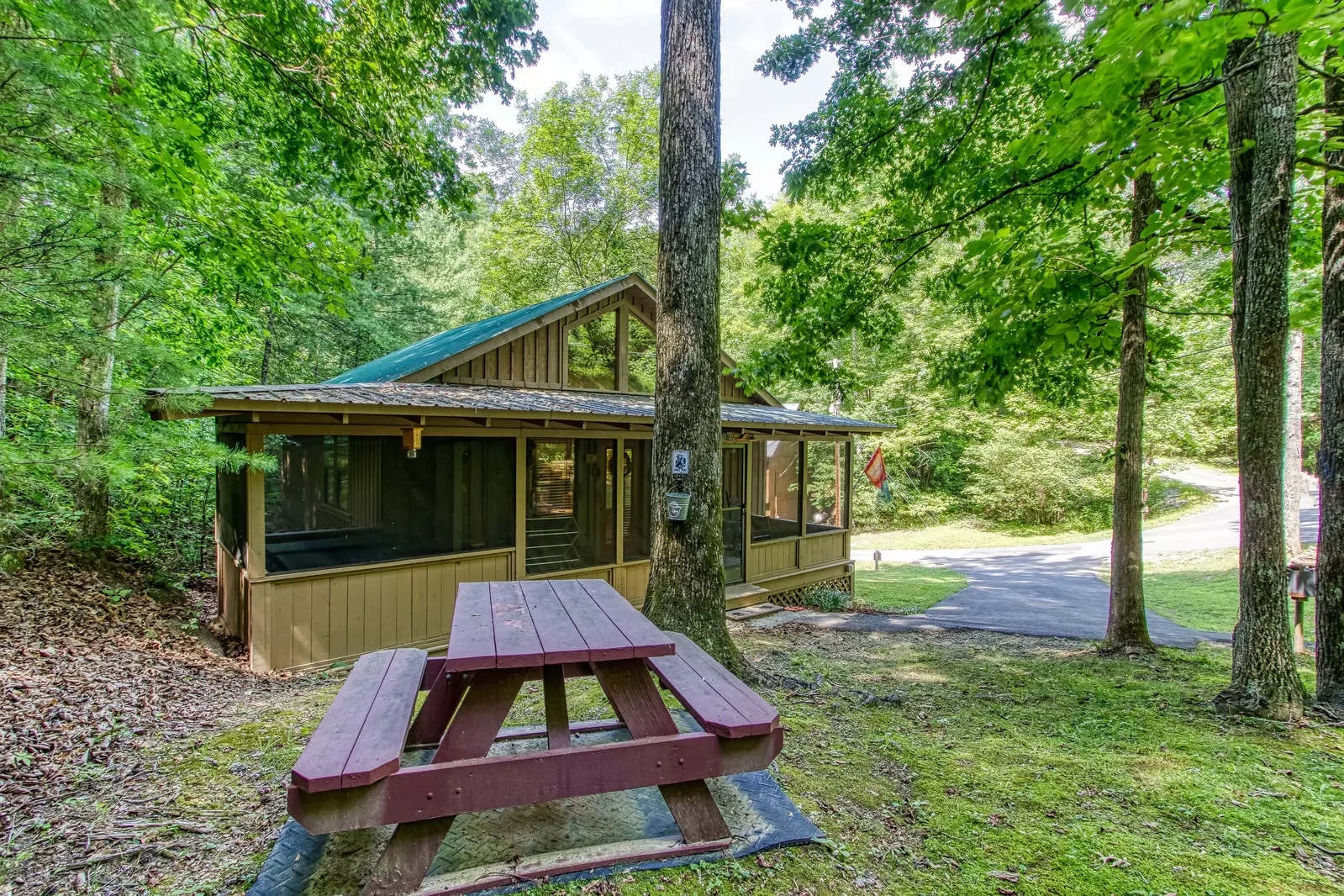 SLEEPING BEAR HIDEAWAY