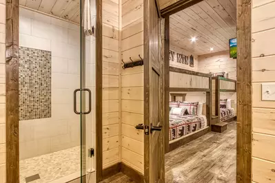 SOAKY MOUNTAIN LODGE