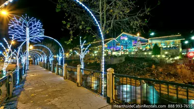 STROLLIN' IN GATLINBURG