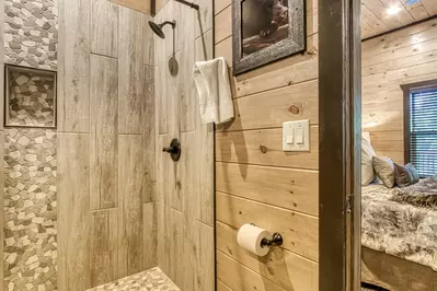 SPLASHIN' BEAR LODGE