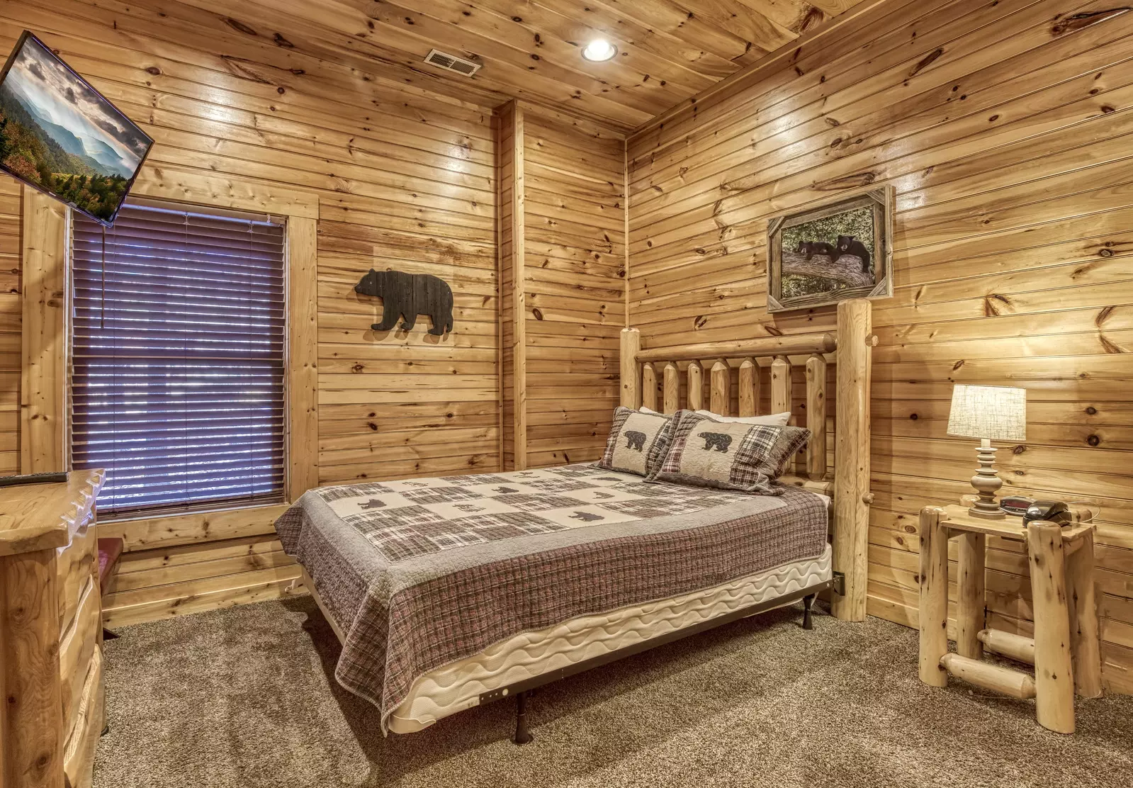 SMOKY BEAR MANOR 5 bedroom Cabin in Sevierville