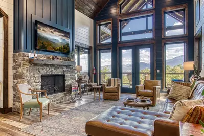 living room in yonder mountain lodge