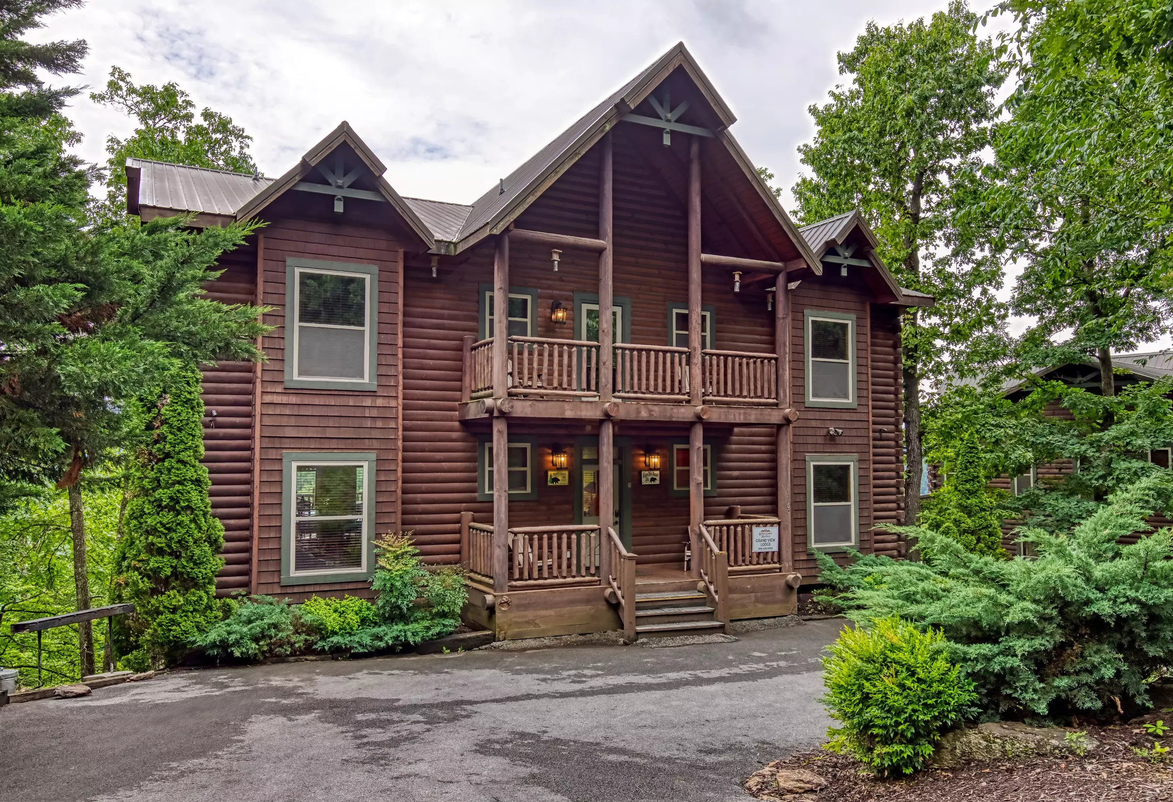 GRAND VIEW LODGE - 12 bedroom Cabin in Sevierville