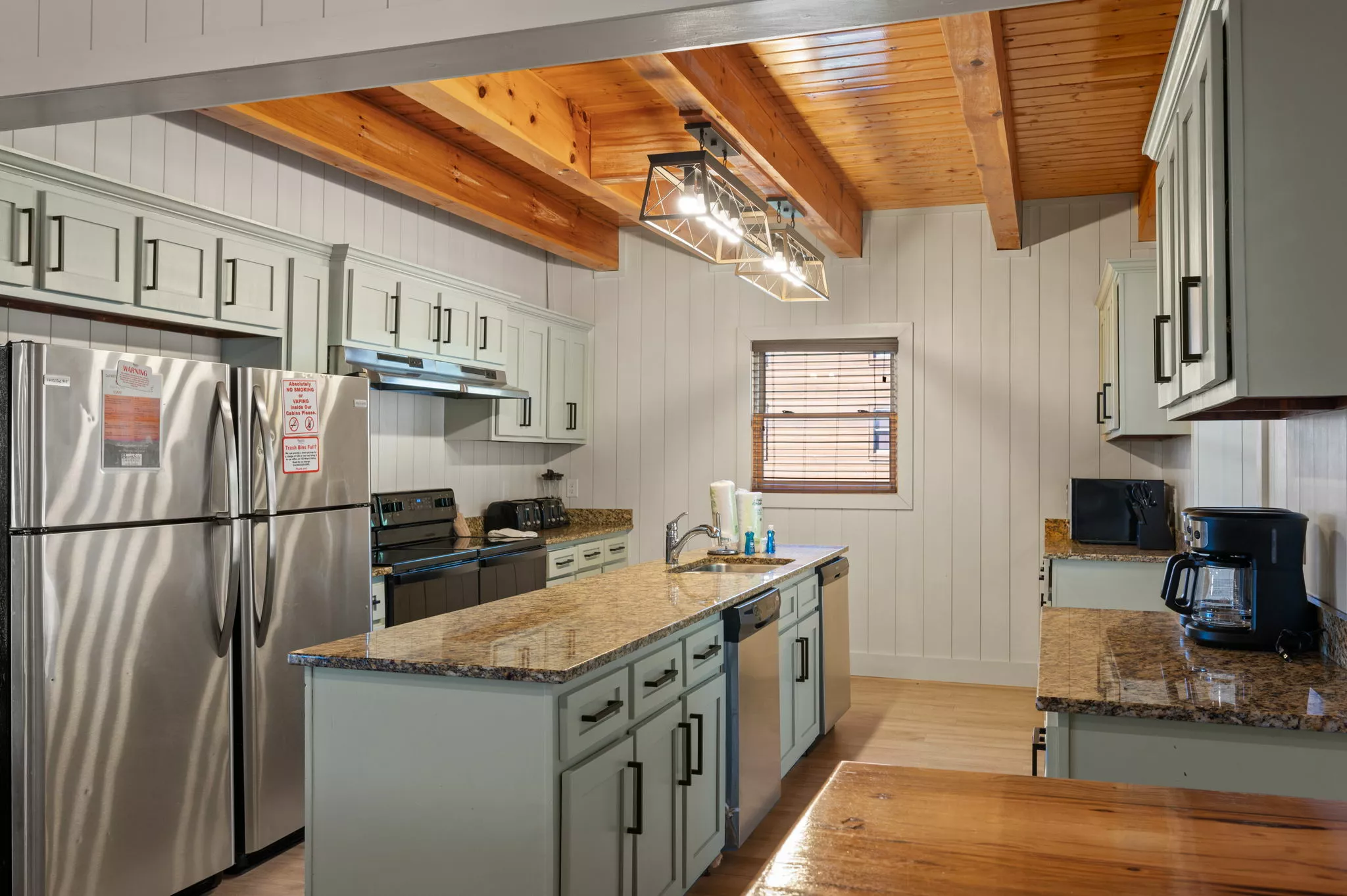 AMAZING VIEW MANOR - 12 bedroom Cabin in Sevierville