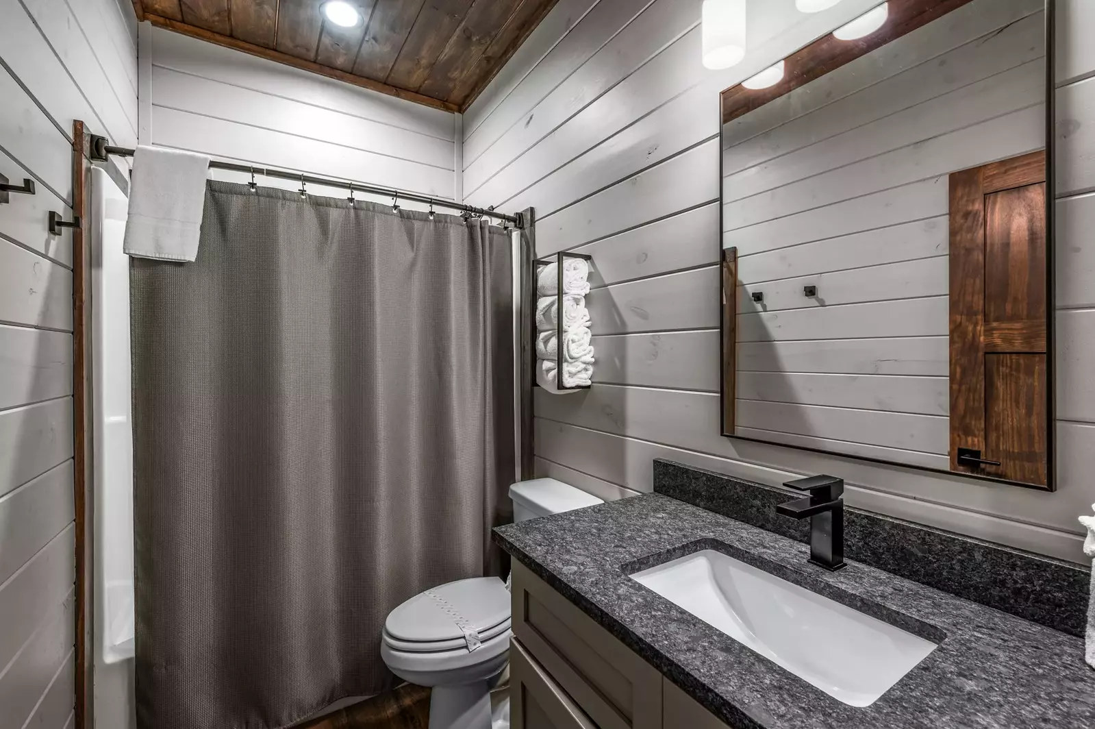 LUCID DREAMS LODGE