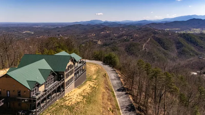 LUCID DREAMS LODGE