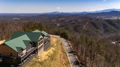 LUCID DREAMS LODGE