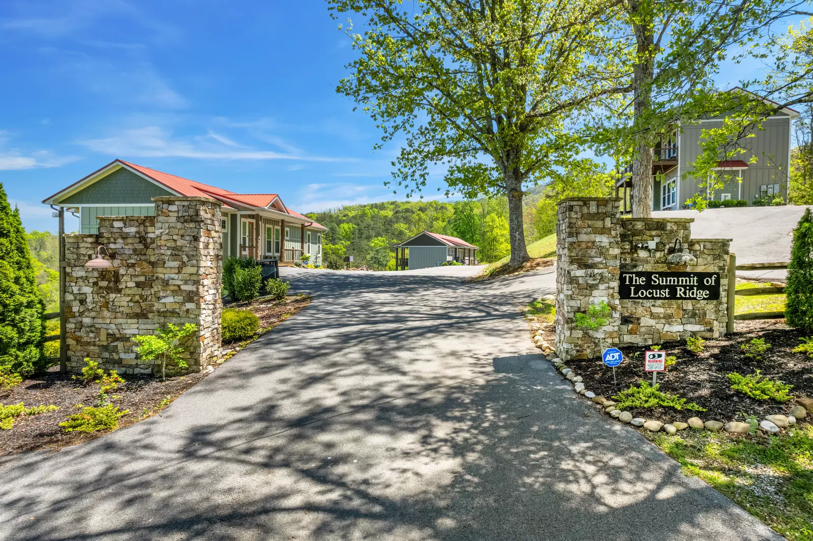 SUMMIT RIDGE LODGE