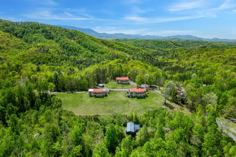 SUMMIT RIDGE LODGE