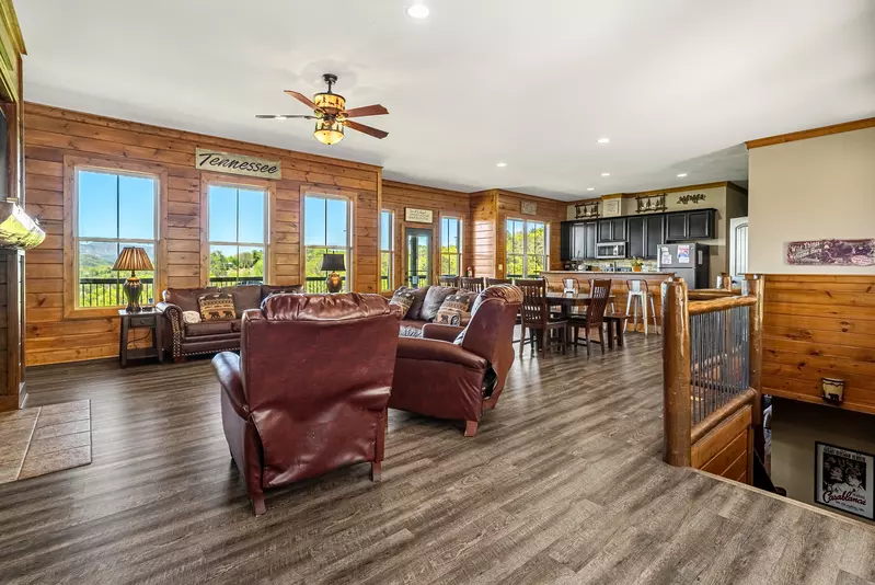 SUMMIT RIDGE LODGE