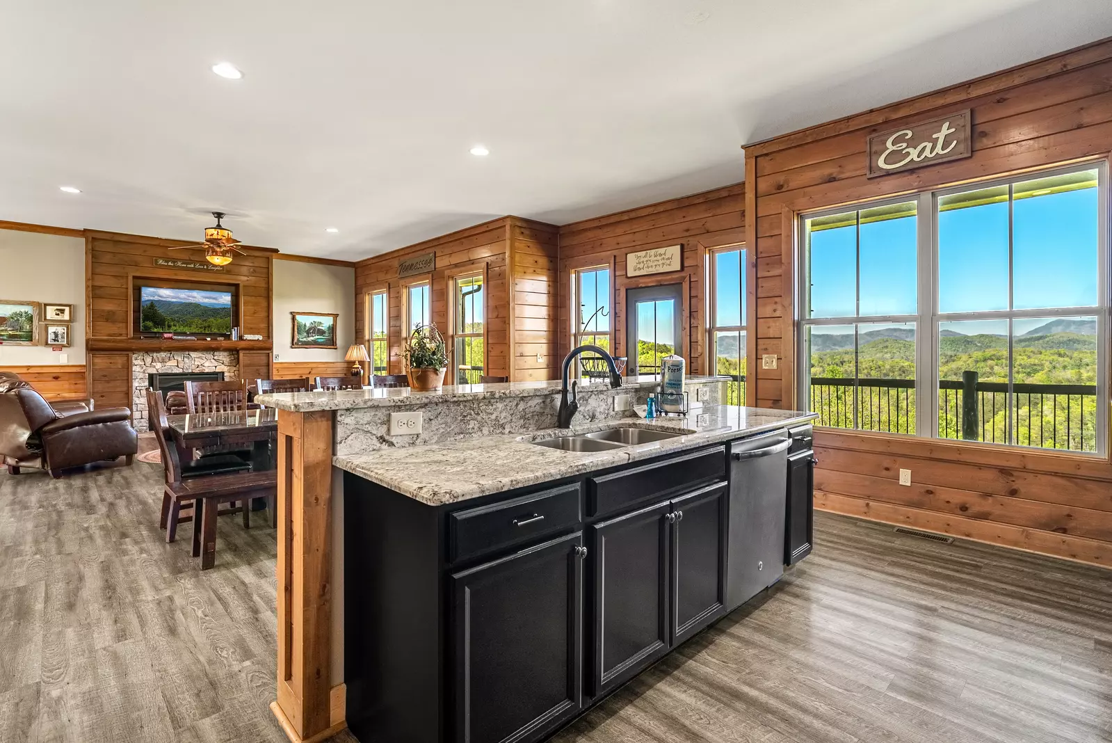 SUMMIT RIDGE LODGE