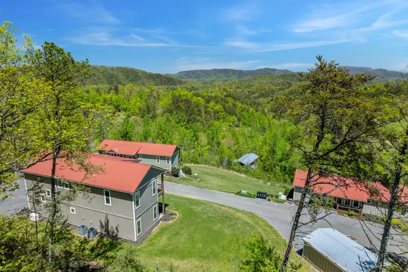 SUMMIT RIDGE LODGE