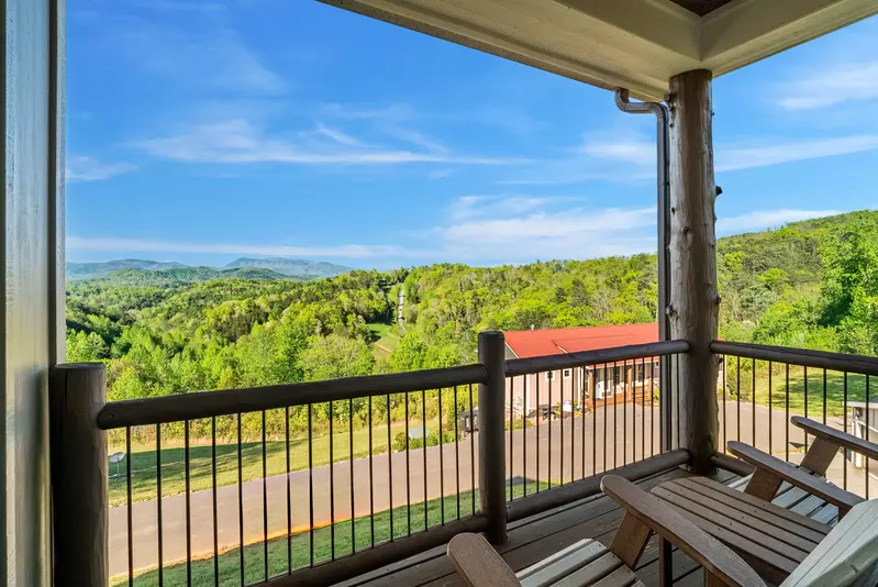 SUMMIT RIDGE LODGE