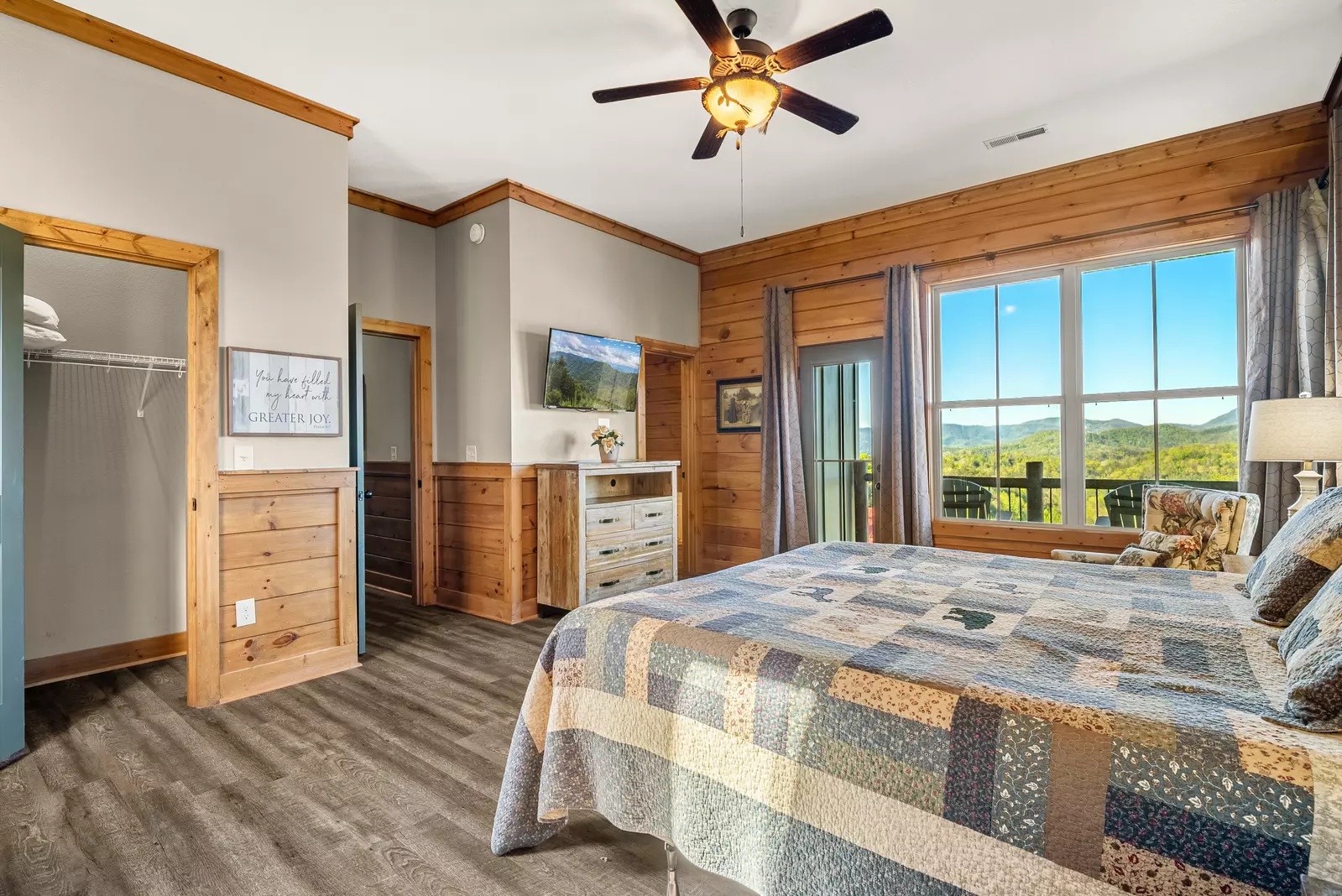 SUMMIT RIDGE LODGE