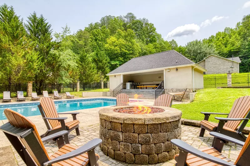 GREAT SMOKY MANSION