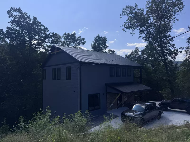 Wandering Bear Lodge