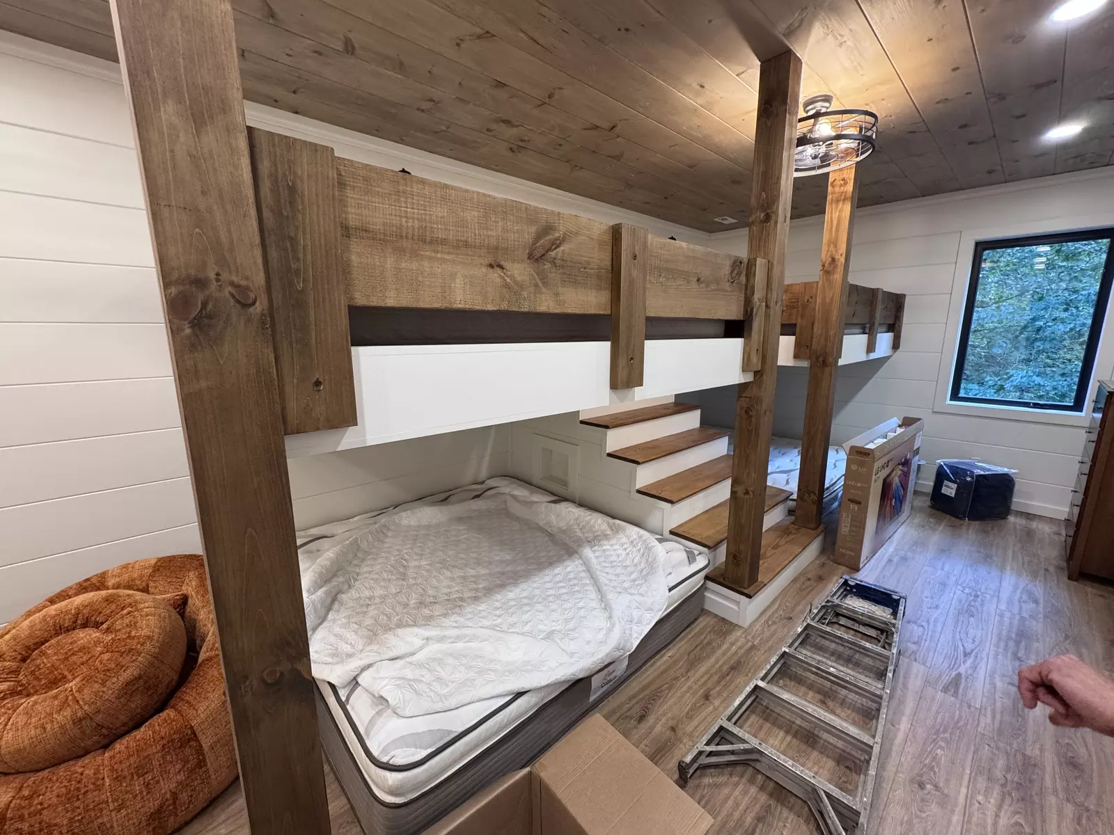 Wandering Bear Lodge