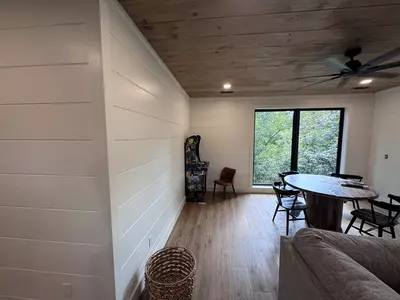 Wandering Bear Lodge