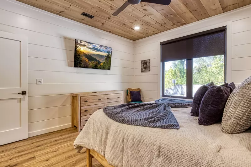 WANDERIN' BEAR LODGE