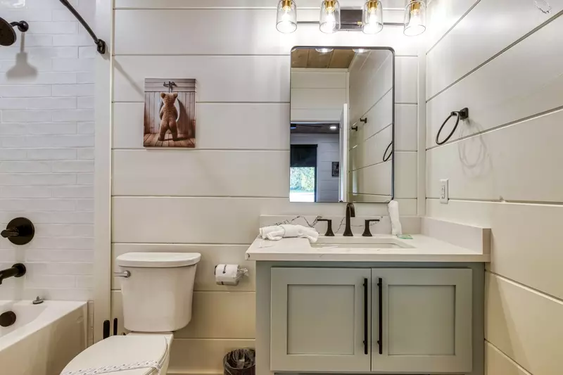 WANDERIN' BEAR LODGE