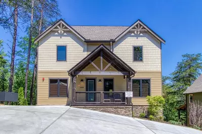 soaky mountain lodge is one of the best luxury cabins in pigeon forge tn for families