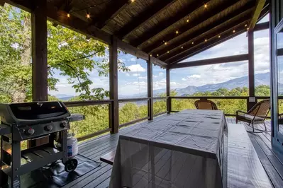 yonder mountain lodge is one of the top Gatlinburg cabins with mountain views