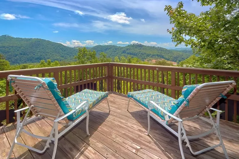above it all is one of the top Gatlinburg cabins with mountain views