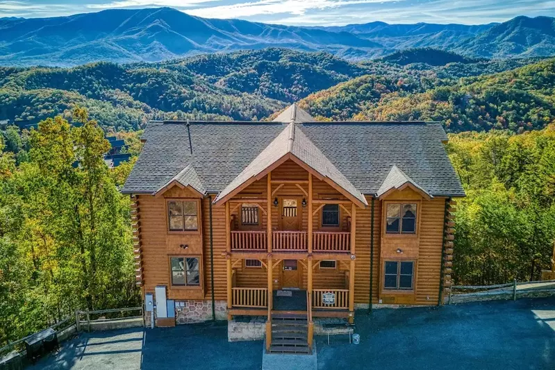 mountain breeze manor is one of the top large cabins in pigeon forge