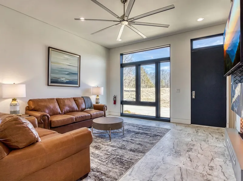 MOUNTAIN MODERN ESCAPE