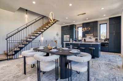 MOUNTAIN MODERN ESCAPE