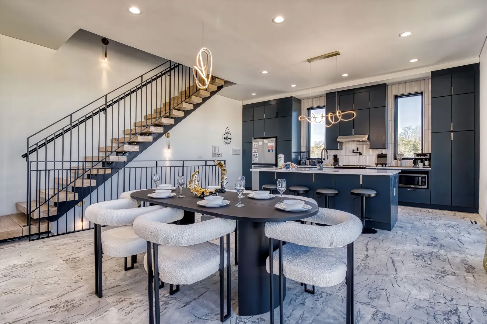 MOUNTAIN MODERN ESCAPE