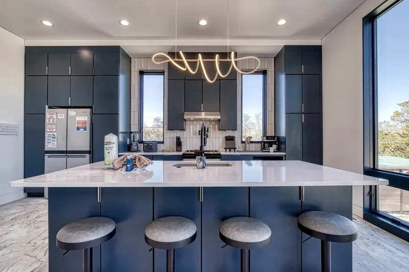 MOUNTAIN MODERN ESCAPE