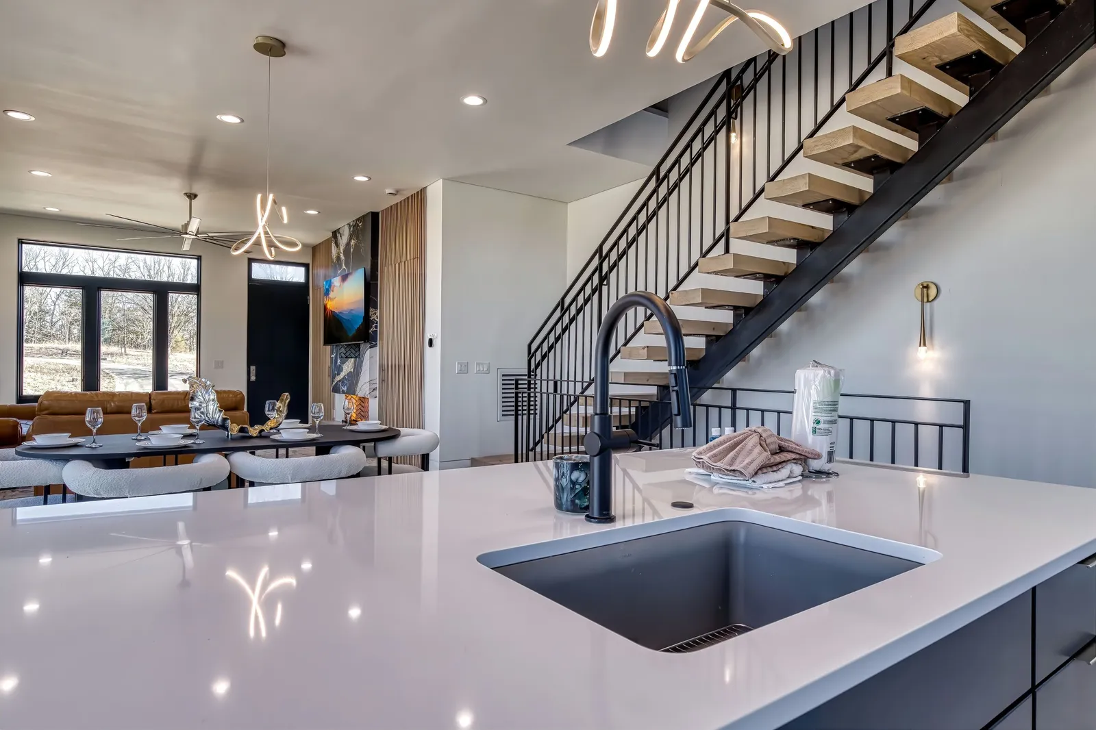 MOUNTAIN MODERN ESCAPE