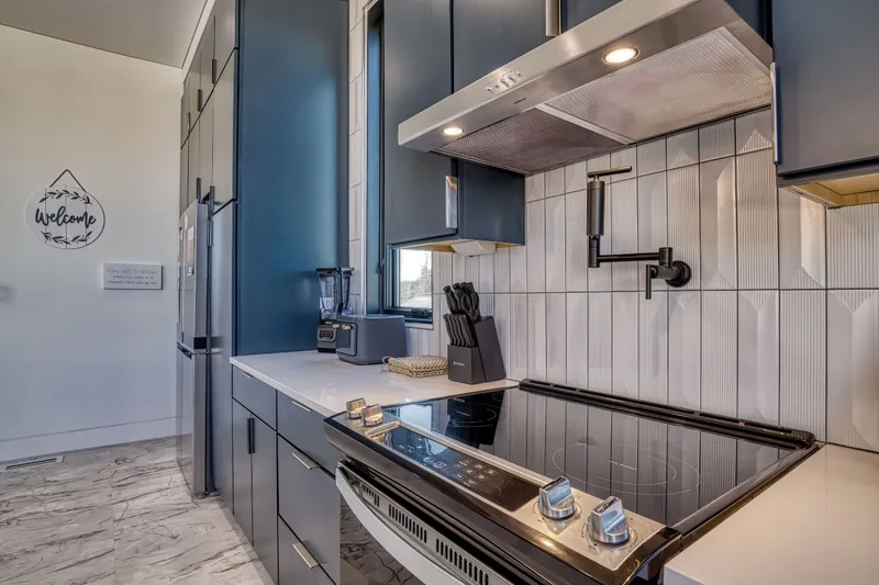 MOUNTAIN MODERN ESCAPE