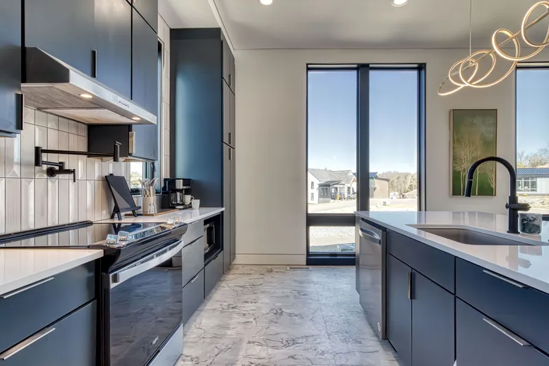 MOUNTAIN MODERN ESCAPE